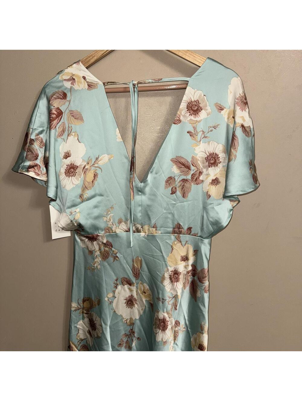 Boho Floral Maxi Dress Sage Green V-neck Cottagecore A new day dress Size Small - Picture 5 of 7